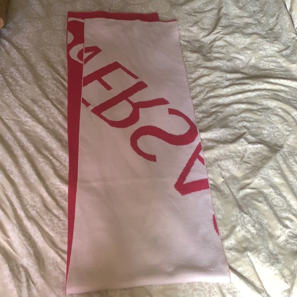 Versace hot pink and white scarf - Picture 7 of 8